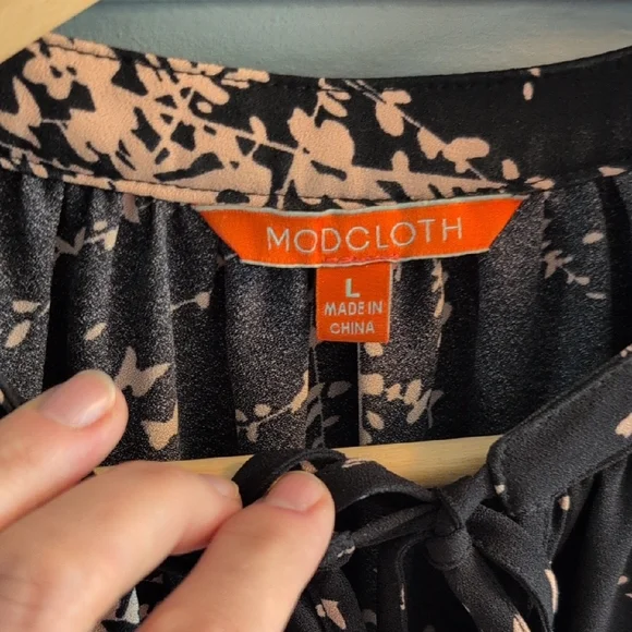 3 for$30: Modcloth Black and Pink Splatter Long Sleeve Dress - Picture 4 of 5